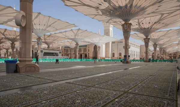 ۱۲ هزار فرش سبز جدید در صحن مسجد النبی در مدینه پهن شد