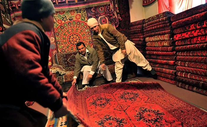 ماجرای خروج فرش توسط افغان‌ها از کشور