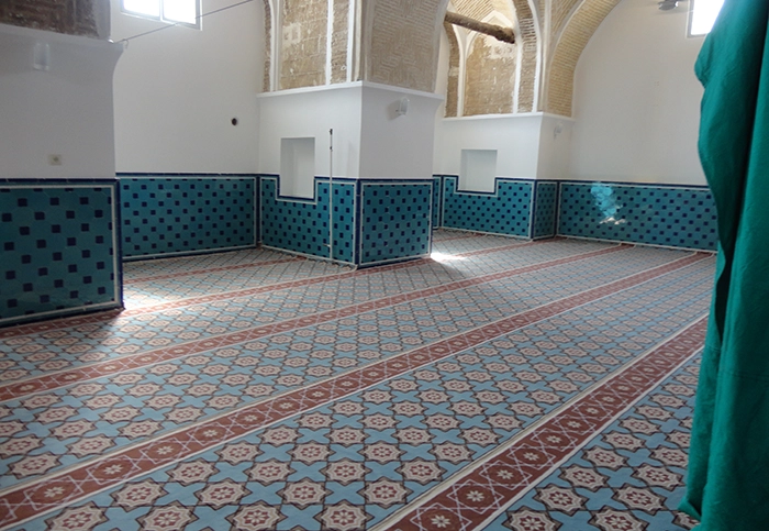 سجادة مسجد عربية بتصميم محراب