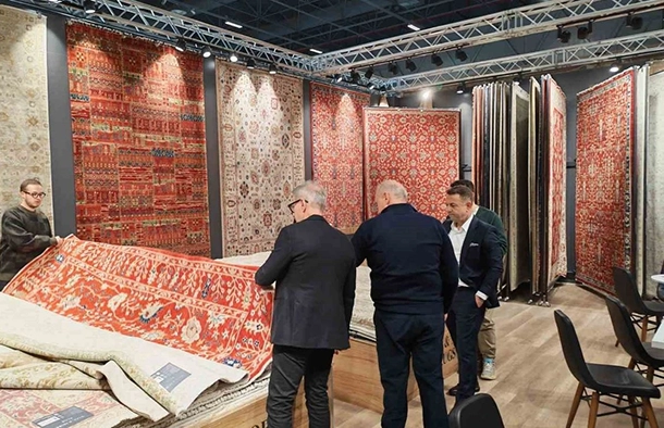 زیرفروشی و فقر تنوع؛ دو زنگ خطر جدی برای فرش ماشینی ایران در استانبول