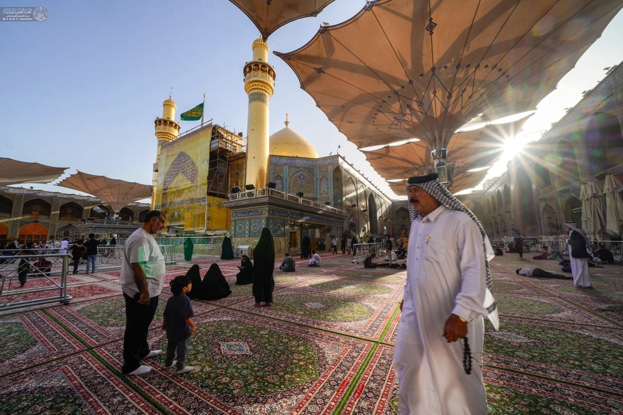 فرش کردن حرم امام علی